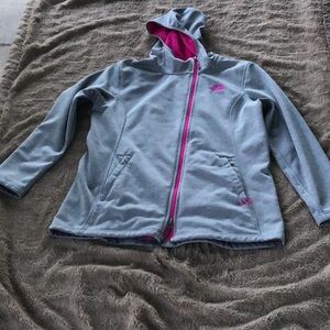 Woman’s Northface sweatshirt/jacket. Gray with pink trim